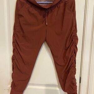 Athleta altitude lined Jogger Pant
